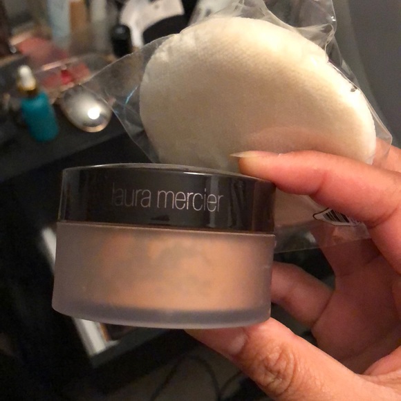 laura mercier Other - Laura Mercier Translucent Powder Medium Deep